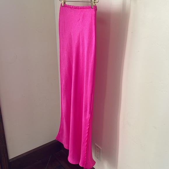 Bucket List Fuchia skirt - Picture 5 of 6